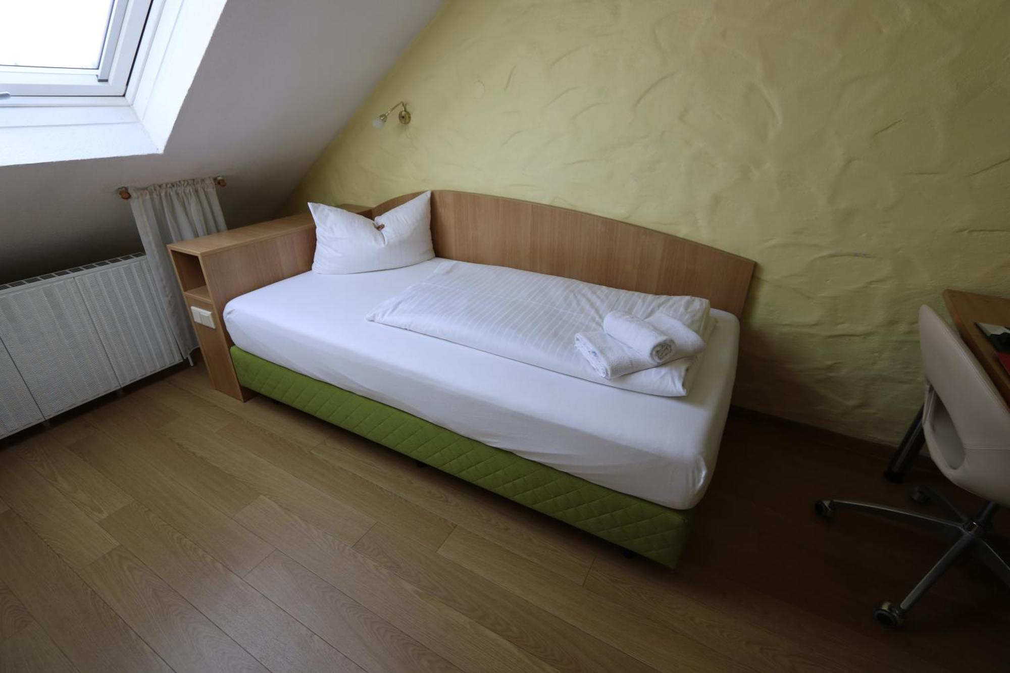 Hotel Avenue Altenfurt ニュルンベルク エクステリア 写真