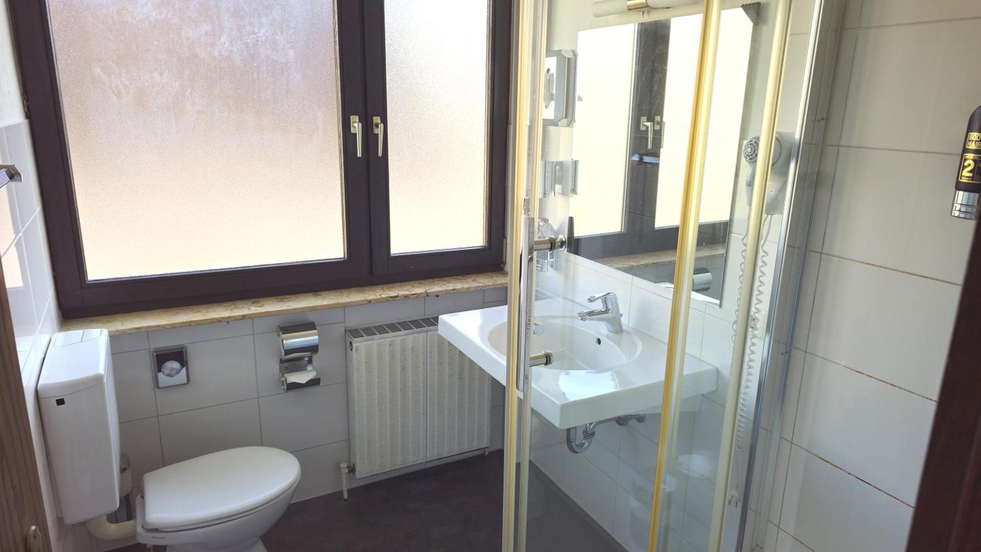 Hotel Avenue Altenfurt ニュルンベルク エクステリア 写真