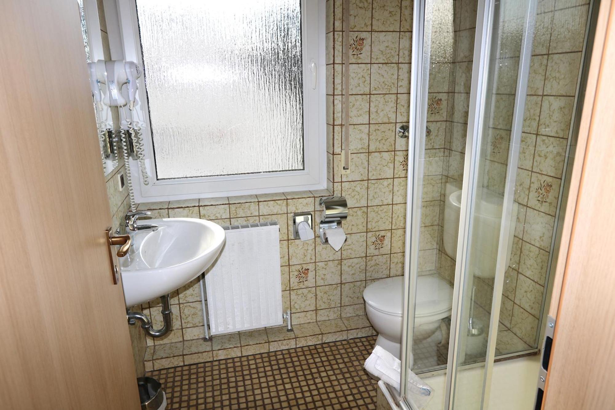 Hotel Avenue Altenfurt ニュルンベルク エクステリア 写真