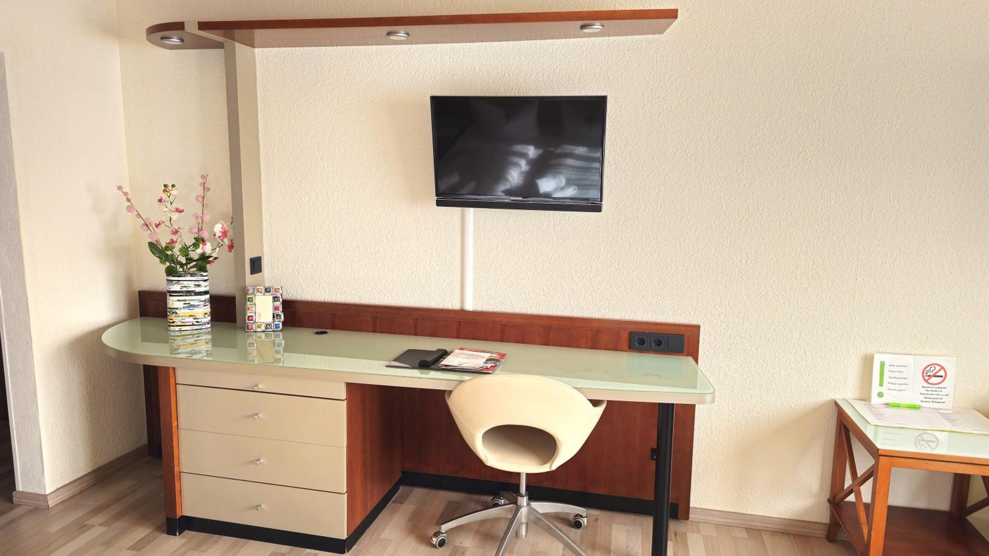 Hotel Avenue Altenfurt ニュルンベルク エクステリア 写真