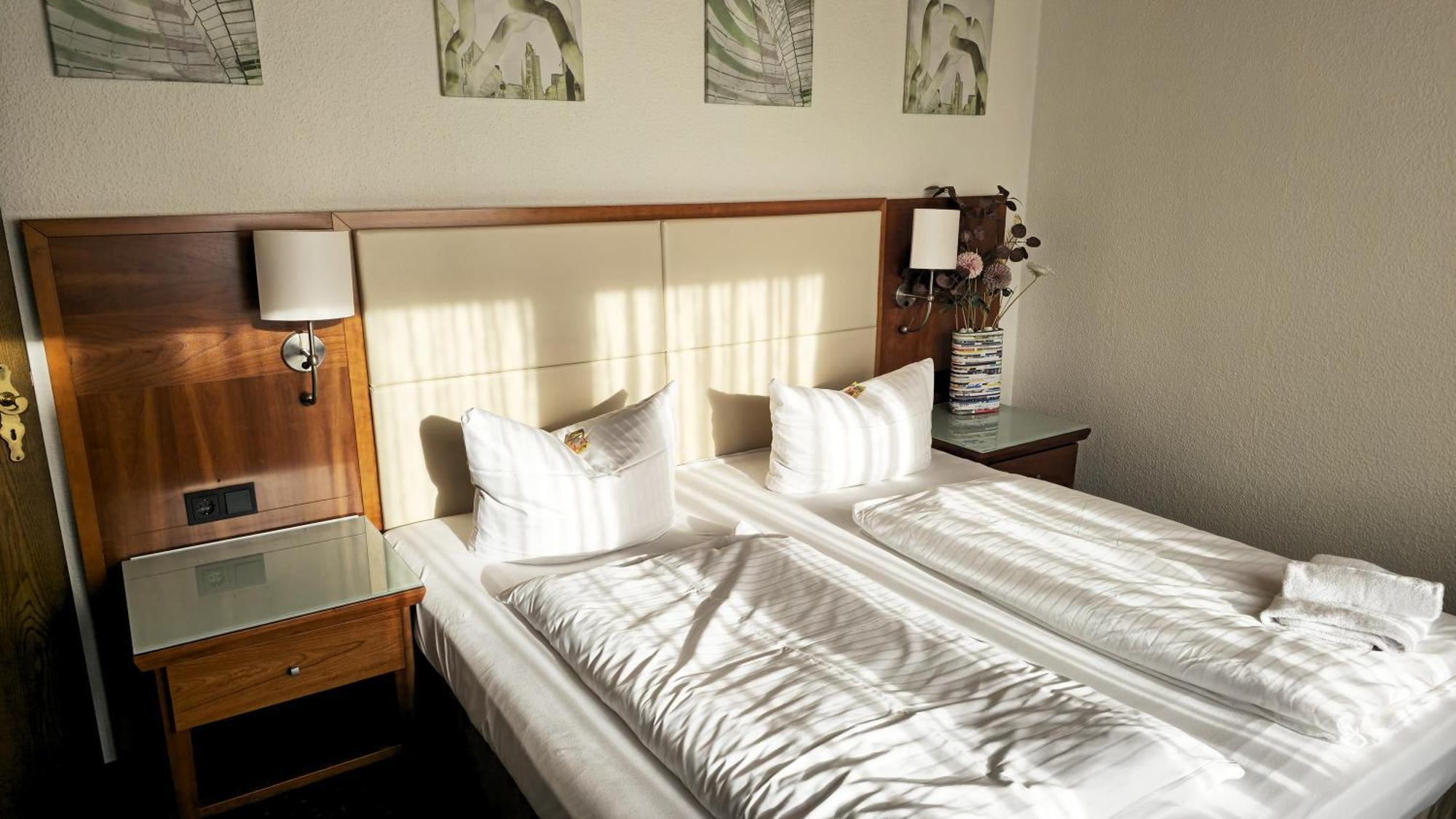 Hotel Avenue Altenfurt ニュルンベルク エクステリア 写真