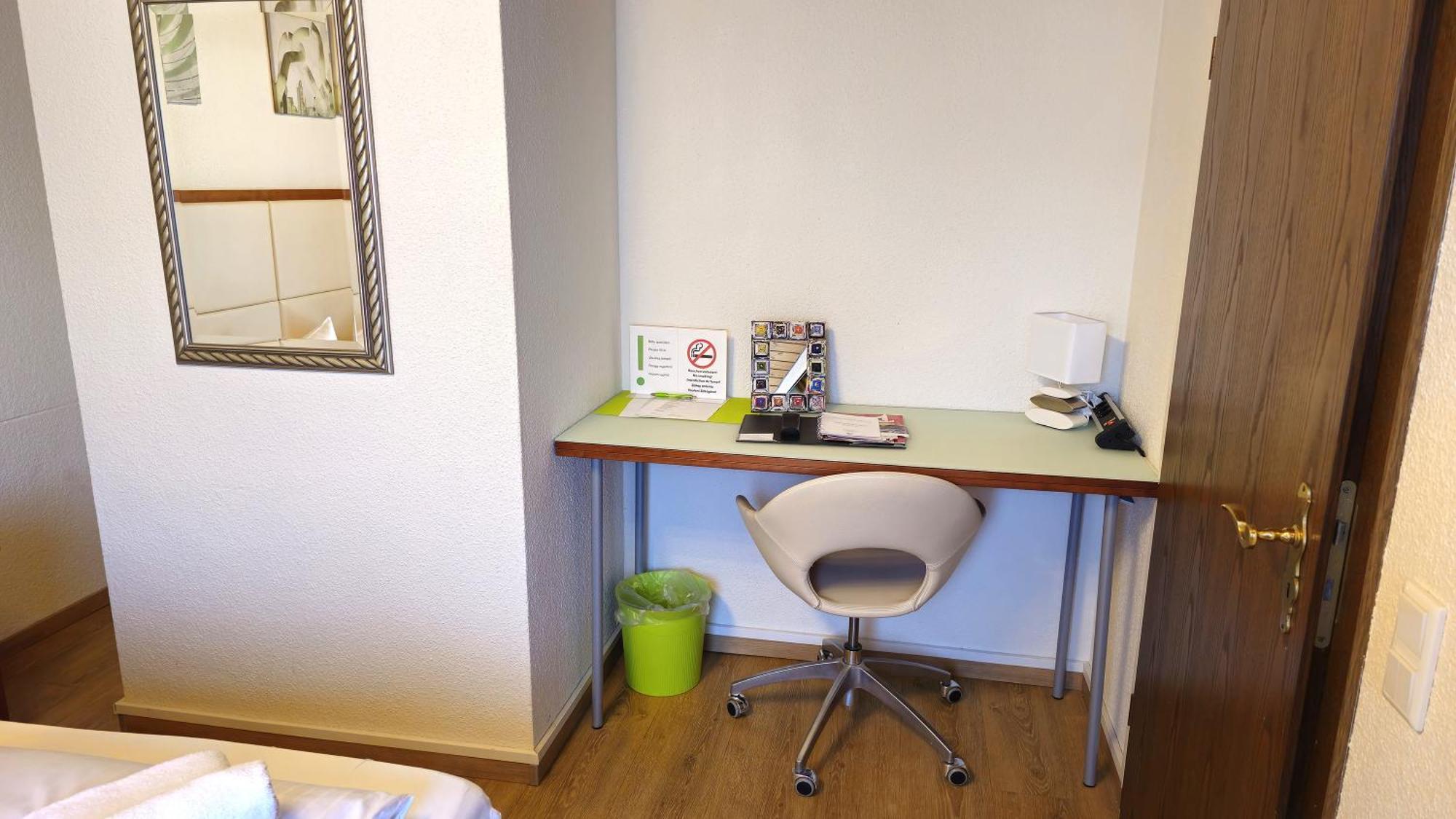 Hotel Avenue Altenfurt ニュルンベルク エクステリア 写真