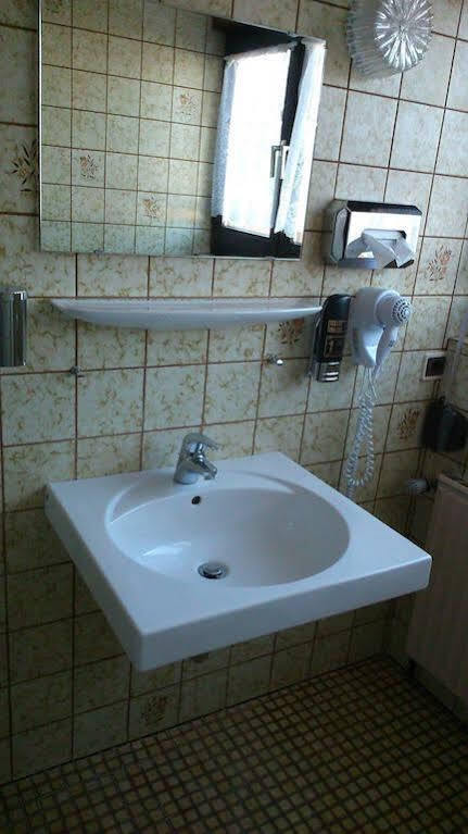Hotel Avenue Altenfurt ニュルンベルク エクステリア 写真